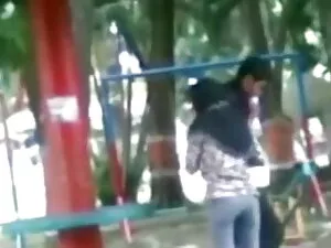 तीन लोगों ने हॉलीड स ...