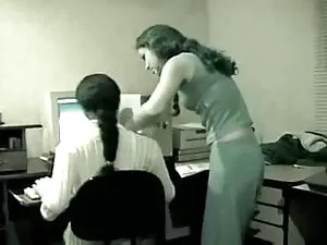 चूसो और छेड़ो मुर्गा ...