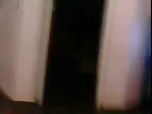 पत्नी को सेक्सी मूवी ...