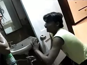 तीन सेक्सी युवा किशो ...