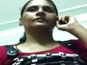मलाईदार बिल्ली में ड ...
