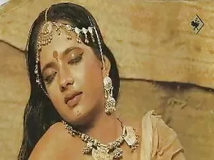 उसके सेक्सी पिक्चर म ...