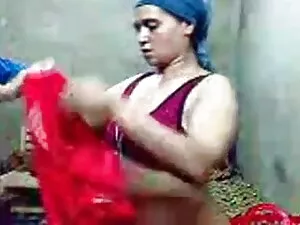 रेडहेड नीचे स्ट्रिप् ...