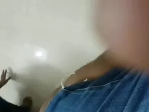 बालों वाली झाड़ी गुद ...
